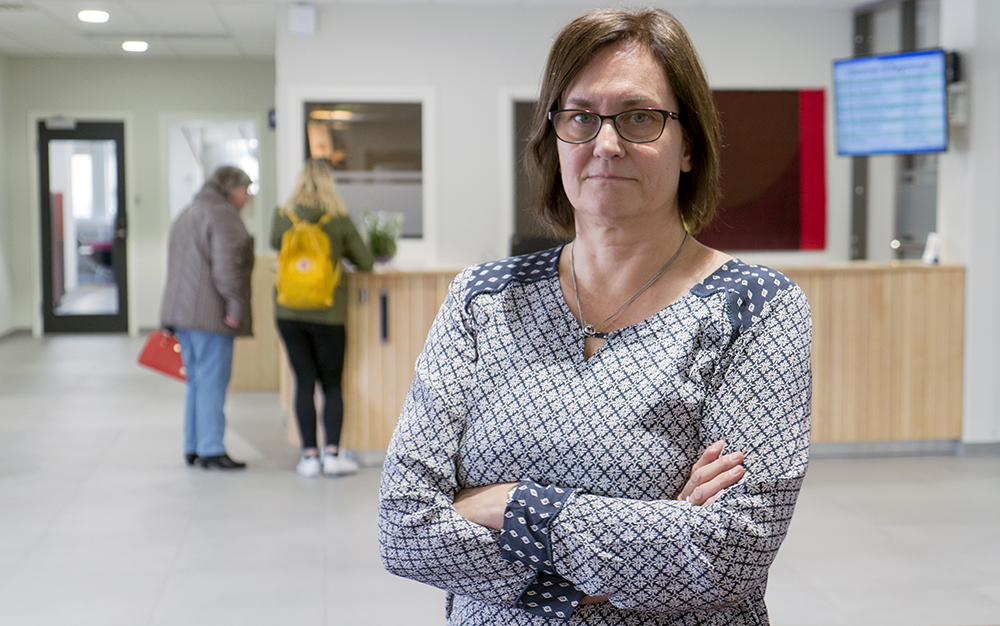 Lena Nazzal, chef för offentligt drivna vårdcentraler i Region Kronoberg. Foto: Stefan Ahlrik, Region Kronoberg