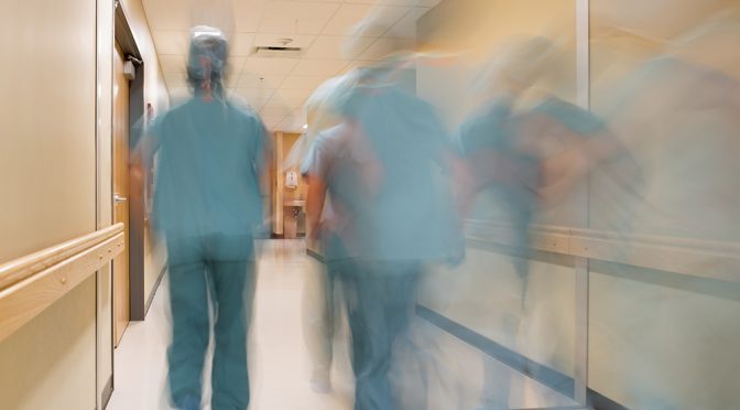 Brist på sjuksköterskor orsak till vårdplatsbristen