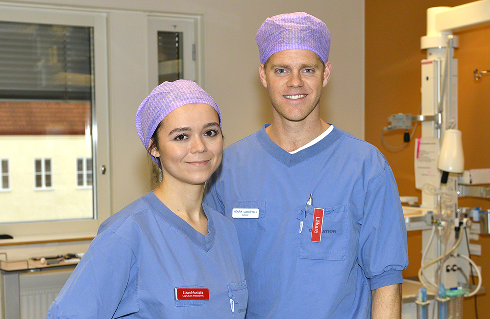 Lizan Mustafa och Henrik Lundevall, anestesiläkare på anestesikliniken vid Nyköpings lasarett. Foto: Marie Linderholm