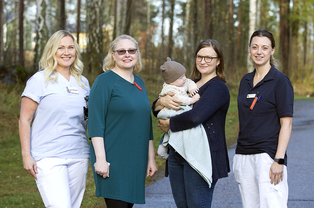 Mija Forsberg, Therése Norrsken, Ida Lindgren med sonen Valter och Carolina Carlsson. Foto: Pernilla Wahlman