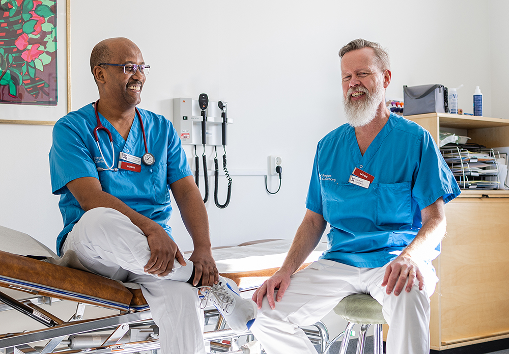 Mohamed Elghali och Nils Olsson, specialister i allmänmedicin, på Valbo din Hälsocentral i Gävle. Foto: Alexander Lindström
