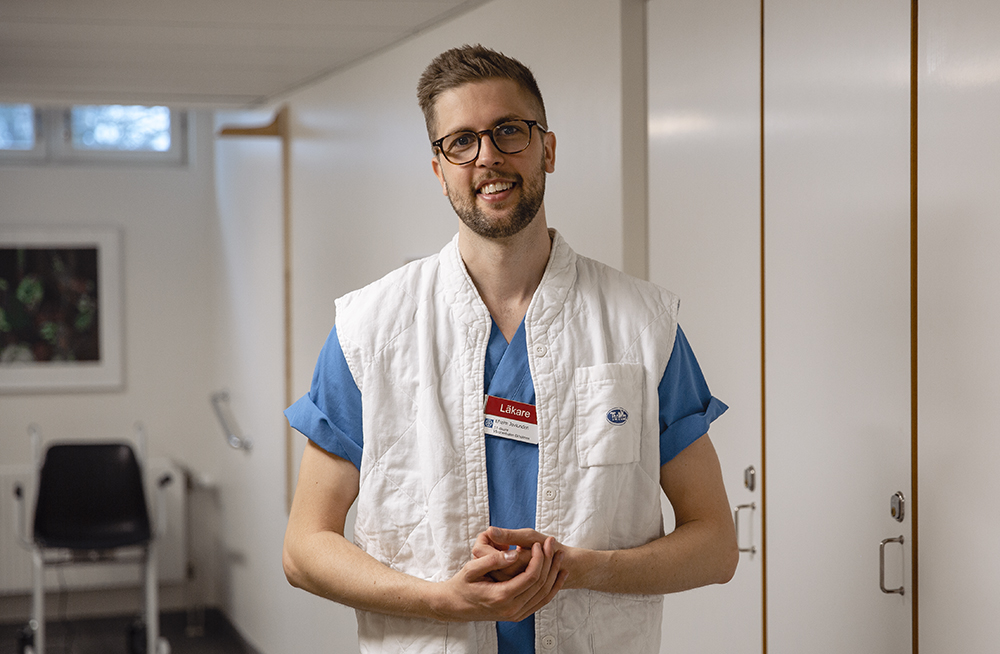 Efraim Jovlunden, ST-läkare inom allmänmedicin samt pedagogik och ledarskap på Ekholmens vårdcentral i Linköping. Foto: Christine Engström