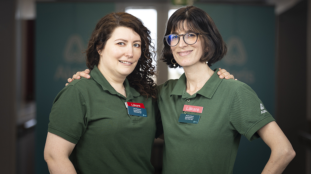 Irina Petersson och Pauline Khouri är stolta över att arbeta inom ASIH och menar att det är en vårdform i Sverige som är mycket välfungerande. Foto: Johan Marklund