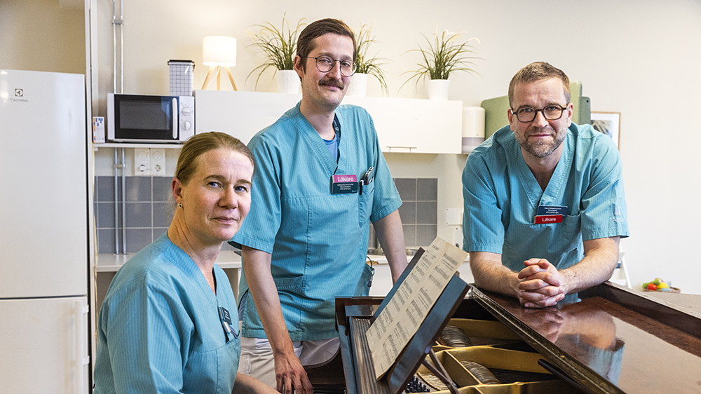 Helena Berger, enhetschef och specialistsjuksköterska i palliativ vård och specialistläkarna Ludvig Ölund Noreskär och Henrik Waldenström. Foto: Gonzalo Irigoyen