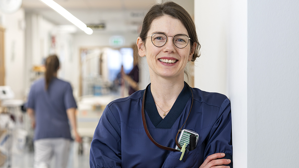 Johanna Rundgren, specialistläkare i ortopedi med inriktning mot frakturkirurgi och ambassadör för KKV på Södersjukhuset. Foto: Johan Adelgren / SöS