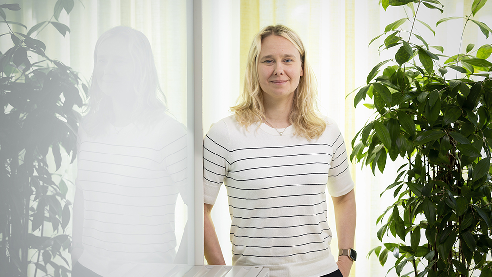 Louise Bagge, klinisk utredare, använder sin läkarerfarenhet i läkemedelsutveckling. Foto: Mikael Wallerstedt